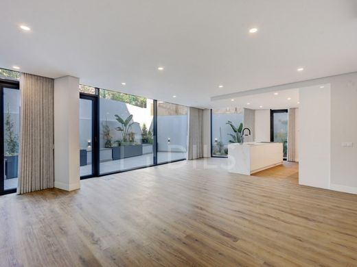 Apartment in Alcântara, Almada