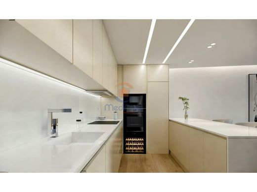 Apartment / Etagenwohnung in Loures, Lissabon
