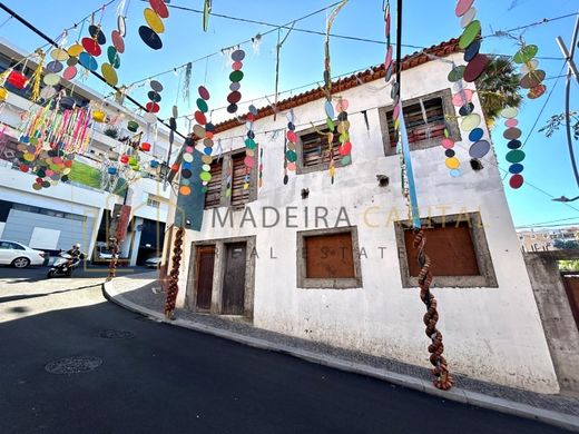 Residential complexes in Estreito de Câmara de Lobos, Câmara de Lobos