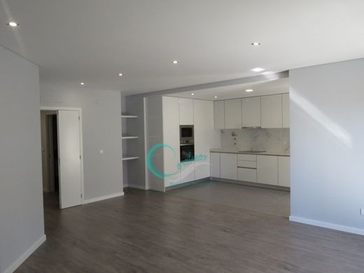 Apartment / Etagenwohnung in Seixal, Distrito de Setúbal