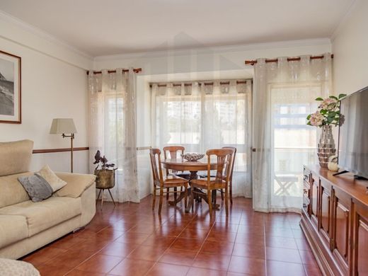 Apartment / Etagenwohnung in Sesimbra, Distrito de Setúbal
