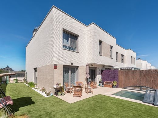 Semidetached House in Torrejón de Ardoz, Province of Madrid