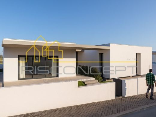 Casa Unifamiliare a Leiria, Distrito de Leiria