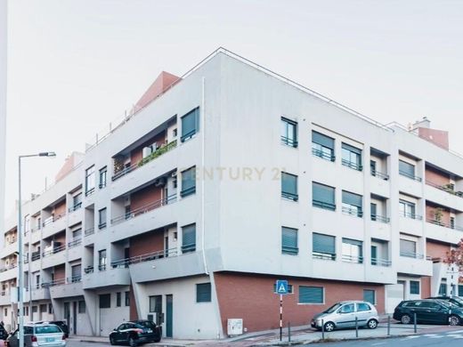 Apartment in Charneca de Caparica, Almada