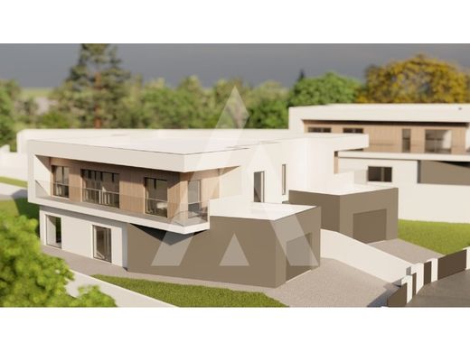 Twee-onder-een-kapwoning in Viseu, Distrito de Viseu