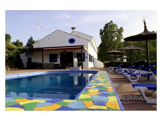 Edificio en Guaro, Málaga
