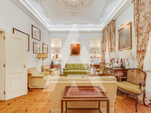 Двухуровневые апартаменты, Misericórdia, Lisbon