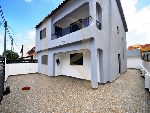 Semidetached House in Seixal, Distrito de Setúbal