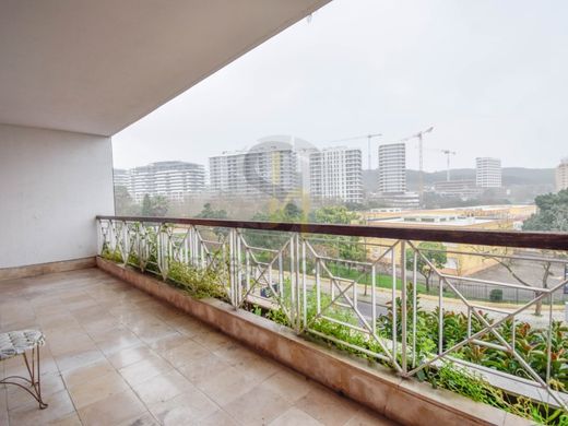 Apartment / Etagenwohnung in Oeiras, Lissabon