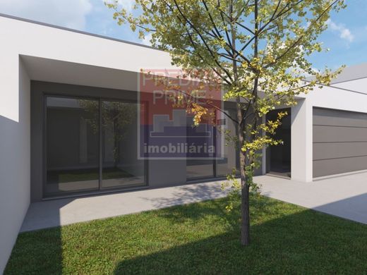 Semidetached House in Santa Maria da Feira, Aveiro
