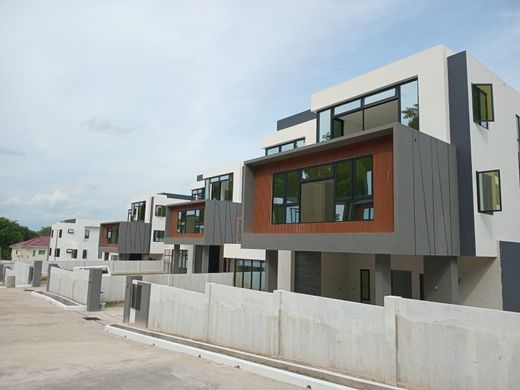 Maison individuelle à Kampong Gadong, Daerah Brunei dan Muara