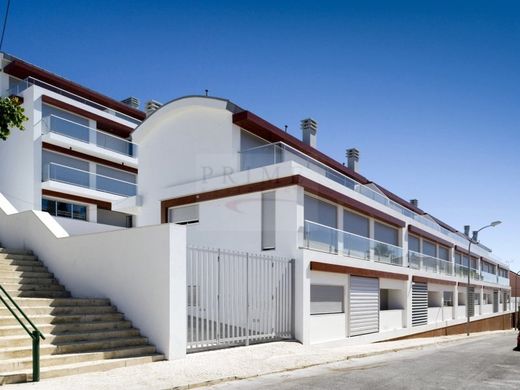Apartment / Etagenwohnung in Oeiras, Lissabon