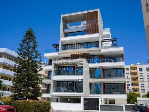 아파트 / Neapoli, Lemesós