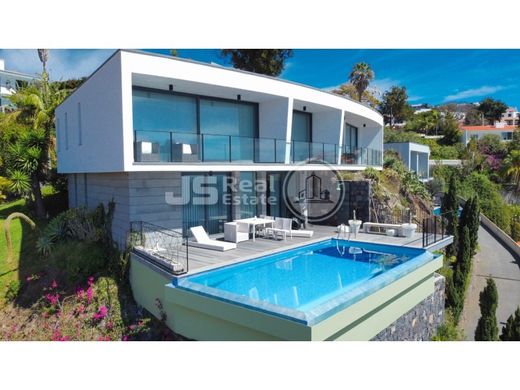 Luxury home in Santa Cruz, Madeira