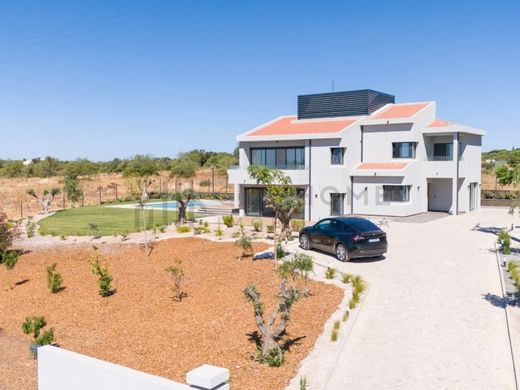 Einfamilienhaus in Loulé, Distrito de Faro
