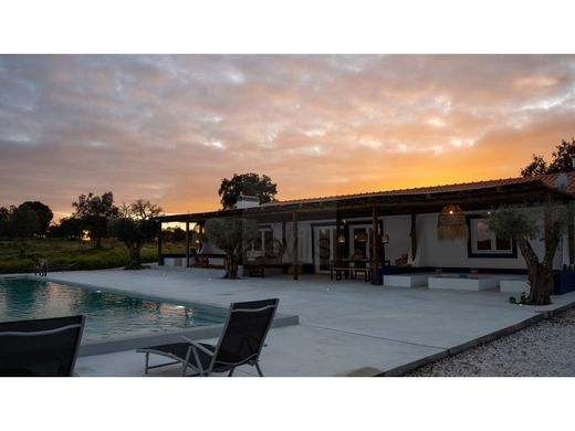 Ρουστίκ ή Αγροικίες σε Mora, Distrito de Évora