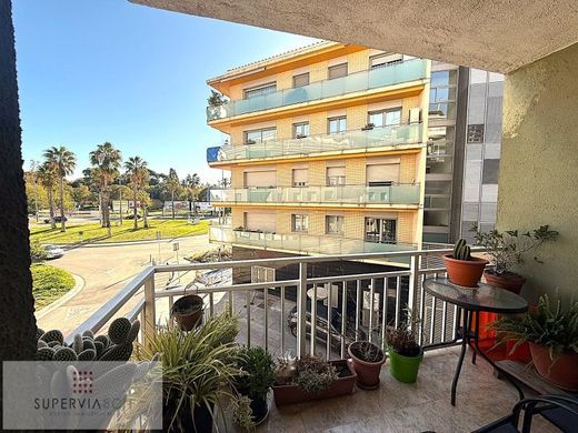 Piso / Apartamento en San Feliú de Llobregat, Provincia de Barcelona