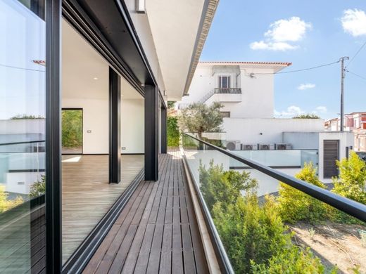 Apartment for sale in Oeiras