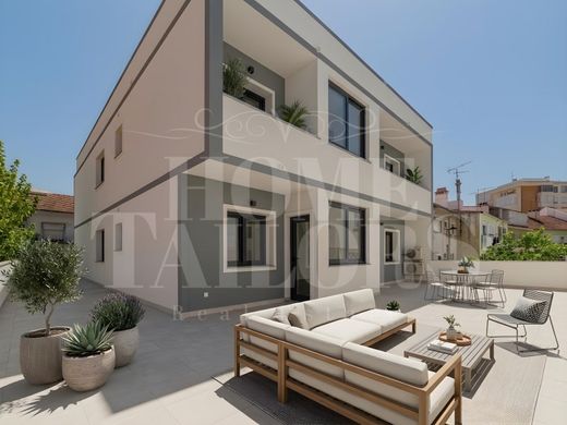 Apartment in Almada, Distrito de Setúbal