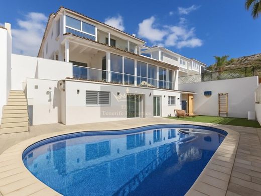 Villa in Adeje, Province of Santa Cruz de Tenerife