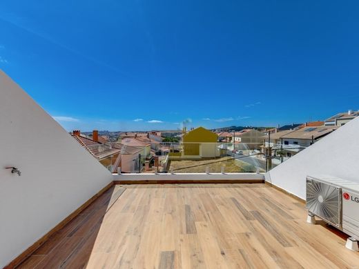 ‏בית חד-משפחתי ב  Odivelas, Distrito de Lisboa