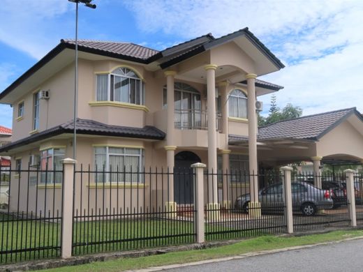 Detached House in Kampong Gadong, Daerah Brunei dan Muara