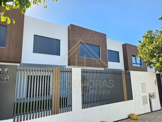 Villa Plurifamiliare a Sintra, Lisbona