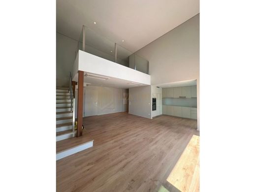 Apartment / Etagenwohnung in Oeiras, Lissabon