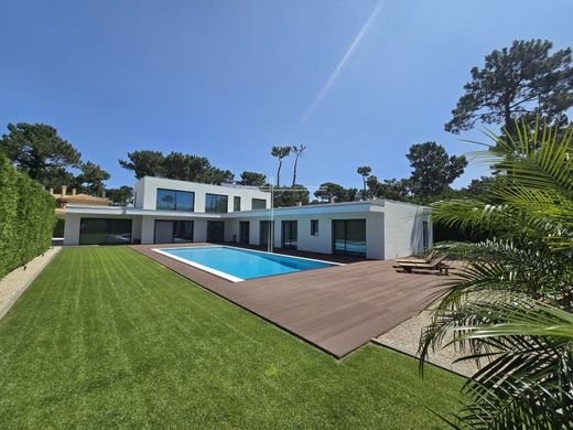 ‏בית חד-משפחתי ב  Aroeira, Almada