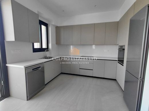 Piso / Apartamento en Ágios Athanásios, Limassol District