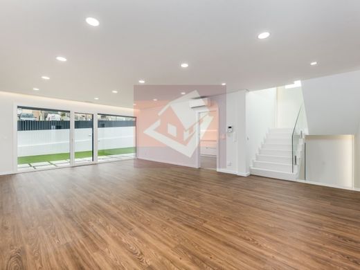 Müstakil ev Odivelas, Distrito de Lisboa