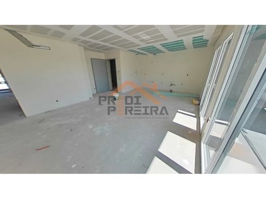 Apartment / Etagenwohnung in Loures, Lissabon