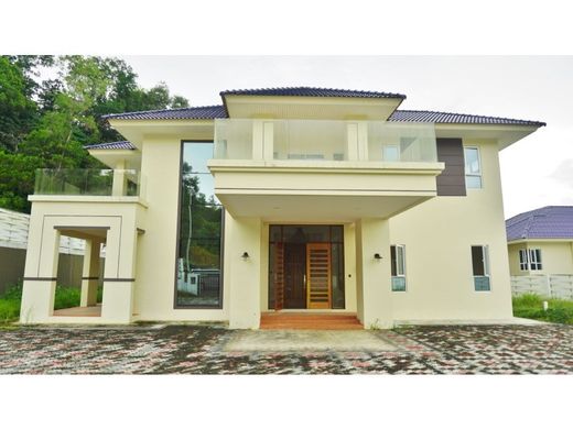 단독 저택 / Bandar Seri Begawan, Daerah Brunei dan Muara