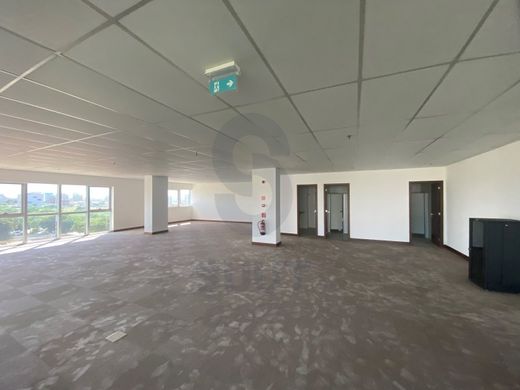 Γραφείο σε Belas, Luanda Province