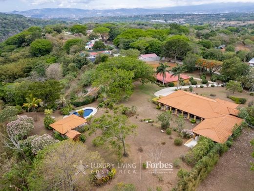 Luxus-Haus in Colón, Mora