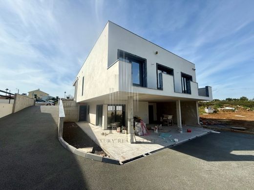 Mehrfamilienhaus in Mafra, Lissabon