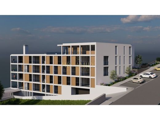 Apartment / Etagenwohnung in Santa Cruz, Madeira