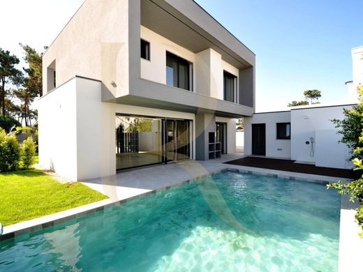 ‏בית חד-משפחתי ב  Charneca de Caparica, Almada