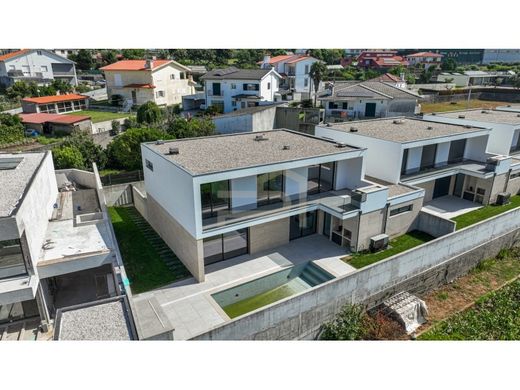 Twee-onder-een-kapwoning in Barcelos, Distrito de Braga