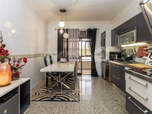 Apartment / Etagenwohnung in Setúbal, Distrito de Setúbal