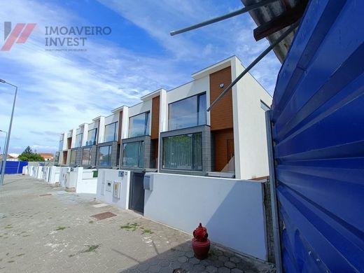 Смежная Вилла, Авейру, Aveiro