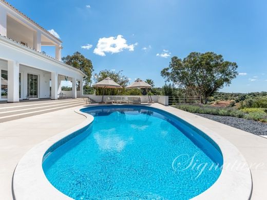 ﻓﻴﻼ ﻓﻲ لولي, Loulé