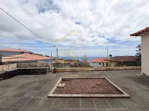 Dom jednorodzinny w Funchal, Madeira