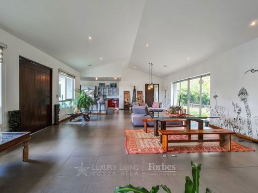 Luxus-Haus in Colón, Mora