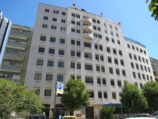 مكتب ﻓﻲ لشبونة, Lisbon