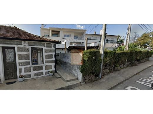 Land in Guimarães, Distrito de Braga