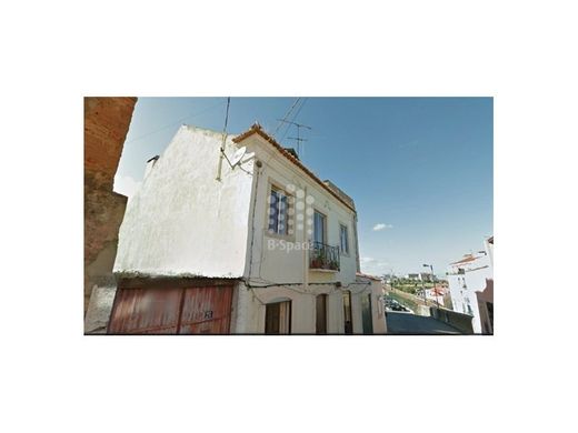 Land in Lisbon
