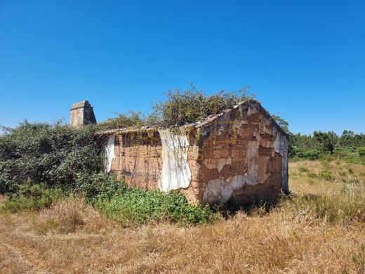 ﻣﺰﺭﻋﺔ ﻓﻲ Santiago do Cacém, Distrito de Setúbal