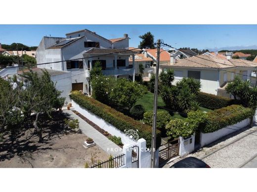 Luxury home in Charneca de Caparica, Almada