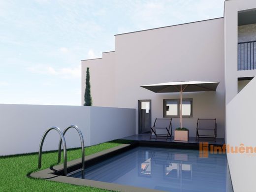 فيلا شبه مستقلة ﻓﻲ Covilhã, Distrito de Castelo Branco